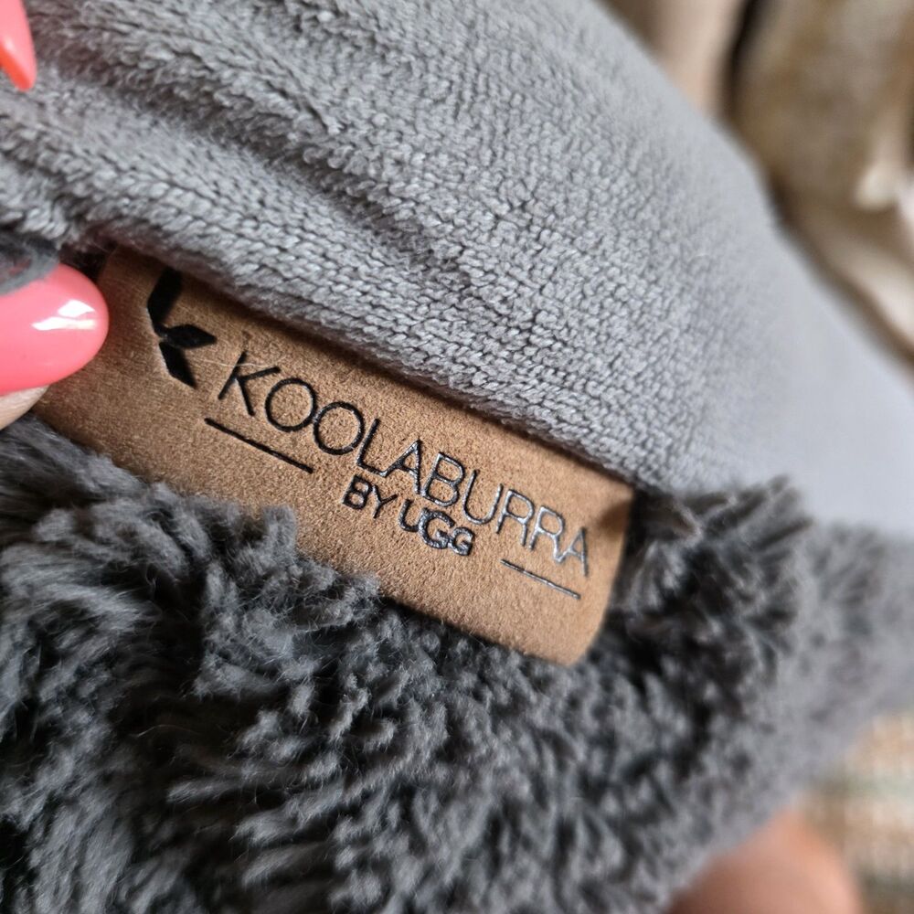 Koolaburra by UGG Gray Decorative Sculpted Faux Fur Pillow 20" x 20" - Picture 2 of 10